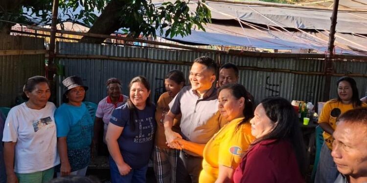 Penuhi Undangan, Ronald Kandoli Hadiri Resepsi Pernikahan Di Desa Watuliney