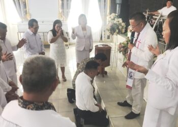 Jemaat GPDI Victory Silian  Doakan Paslon Nomor Urut Satu RK-FT Jadi Bupati Mitra