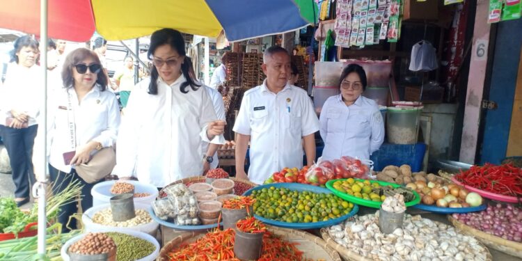 Sekda Minahasa Bersama Anggota DPD RI, Polres Minahasa, Pertamina dan TPID Gelar Sidak Pantau Ketersediaan BBM, LPG, dan Sembako