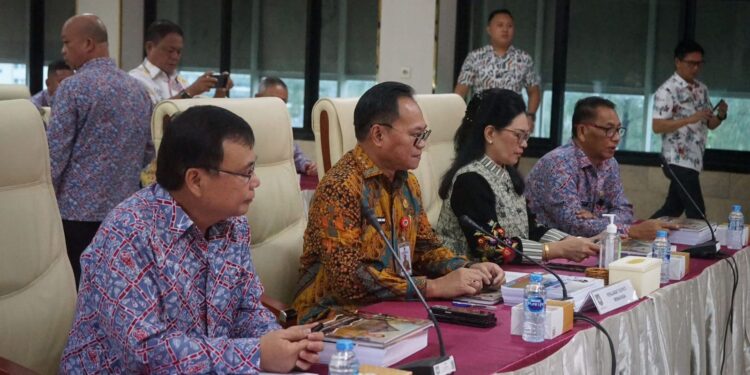 Kinerja Triwulan Pertama Pj Bupati Minahasa Di Evaluasi Kemendagri