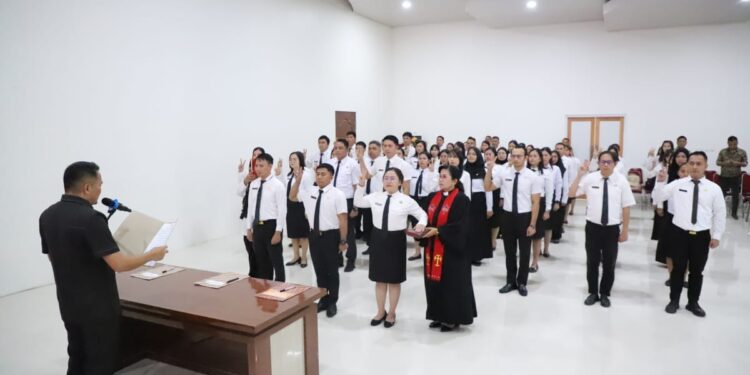 Bupati Kandoli Lantik 61 Pejabat Fungsional Tenaga Kesehatan