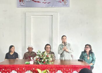Wabup Minahasa Vanda Sarundajang Dampingi Anggota DPD RI Adriana Dondokambey Kunker di Kawangkoan
