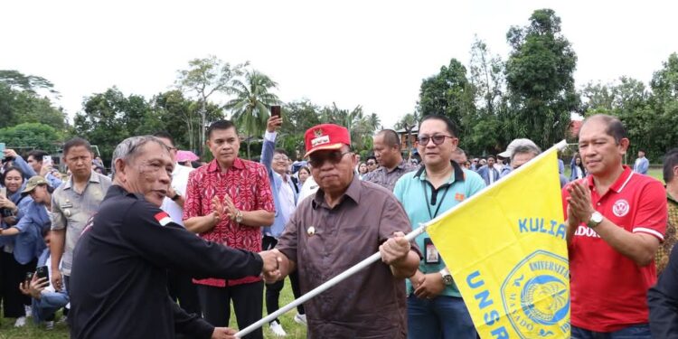 Bupati Minahasa Robby Dondokambey Terima 592 Mahasiswa KKT Unsrat Angkatan 142