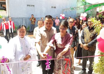 Didampingi Istri, Bupati Ronald Kandoli Resmikan Gedung ‘Sunday School’ Serta Gereja Ramah Anak