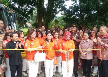 Wabup Vanda Hadiri Peresmian Gapura TK Dharma Wanita dan SD Sasaran