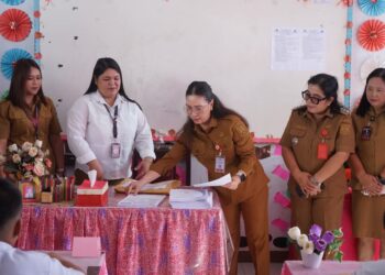 Pantau Ujian Sumatif Akhir Jenjang, Wabup Vasung Berharap Siswa Tetap Fokus 