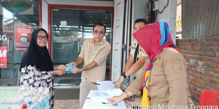 Pemdes Ratatotok Salurkan BLT DD Kepada 18 KPM 