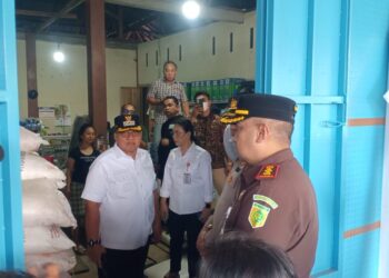 Sidak di Langowan, Bupati Robby Sebut LPG 3Kg Serta Pupuk Sumsidi Masih Normal