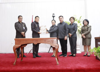 Hadiri Paripurna Dewan, Bupati Ronald Kandoli Apresiasi Pansus LKPJ 2024