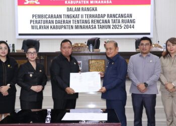 Longkutoy Pimpin Rapat Paripurna Terkait Ranperda RTRW Kabupaten Minahasa Tahun 2025-2044