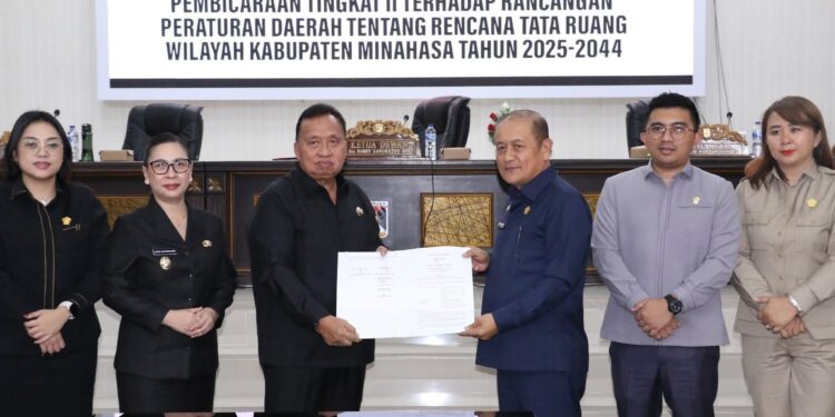 Longkutoy Pimpin Rapat Paripurna Terkait Ranperda RTRW Kabupaten Minahasa Tahun 2025-2044