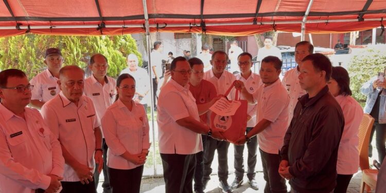 Diserahkan Bupati dan Wabup, 637 Keluarga Korban Banjir Luapan Danau Tondano Dapat Bantuan