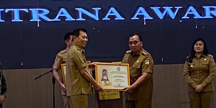 Pemkab Minahasa Terima Penghargaan Paritrana Award Dari BPJS