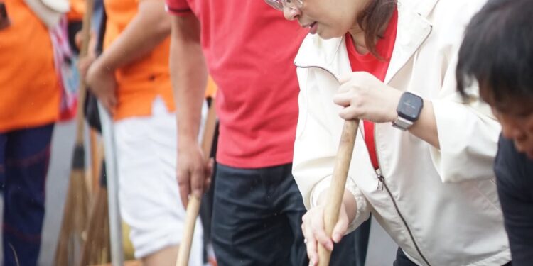 Pimpin Kerja Bakti Bersama, Wabup Vanda : Ini Contoh Positif Bagi Masyarakat Untuk Menjaga Lingkungan Sekitar