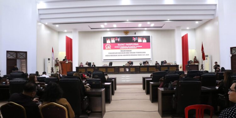 Ketua DPRD Robby Longkutoy Pimpin Rapat Rapat Paripurna RPJMD Kebupaten Minahasa Tahun 2025-2029