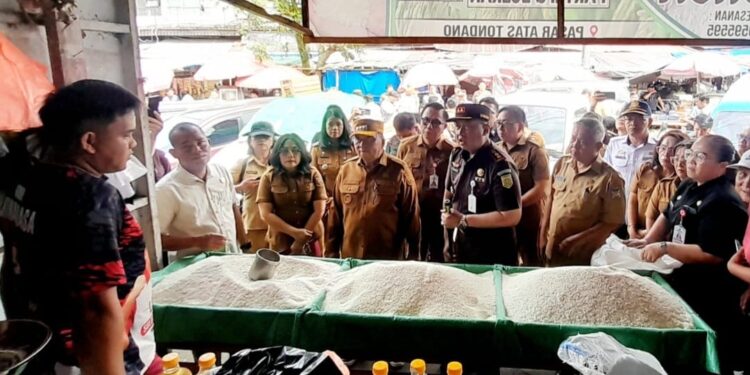 Bersama TPID, Bupati Robby Sidak Pasar Tondano