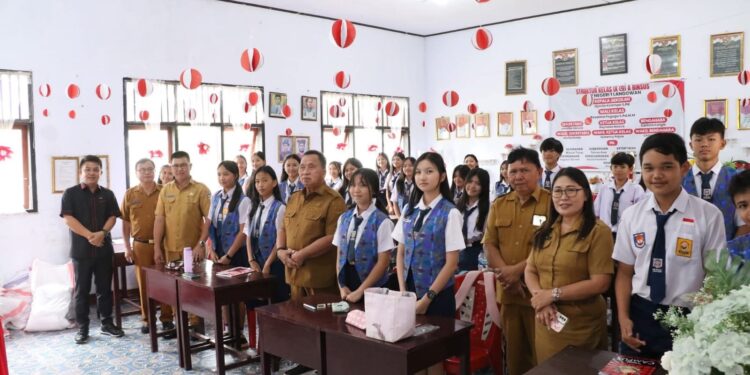 Kunker di Kawangkoan dan Langowan, Bupati Bupati Minahasa Robby Dondokambey Komitmen Tingkatkan Pendidikan 