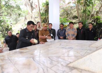 Bupati Minahasa Robby Dondokambey Dampingi Gubernur Sulut Ziarah di Makam Pahlawan Nasional Dr. G.S.S.J. Ratulangie