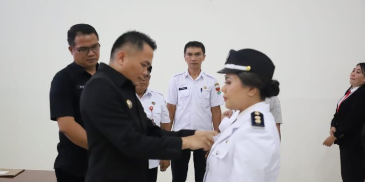 Lantik Sejumlah Pejabat Administrator dan Pengawas, Bupati Kandoli Sebut Jabatan Adalah Amanah