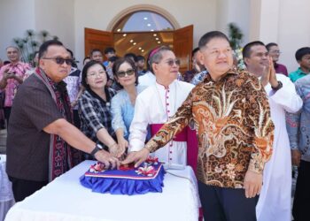 Resmikan Gedung Gereja Katolik St. Blasius Kalasey, Bupati Robby : Betuk Komitmen Pemerintah Daerah Perkuat Kerukunan Umat Beragama