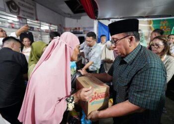 Safari Ramadhan di Kecamatan Pineleng, Bupati Robby Dondokambey Berikan Bantuan