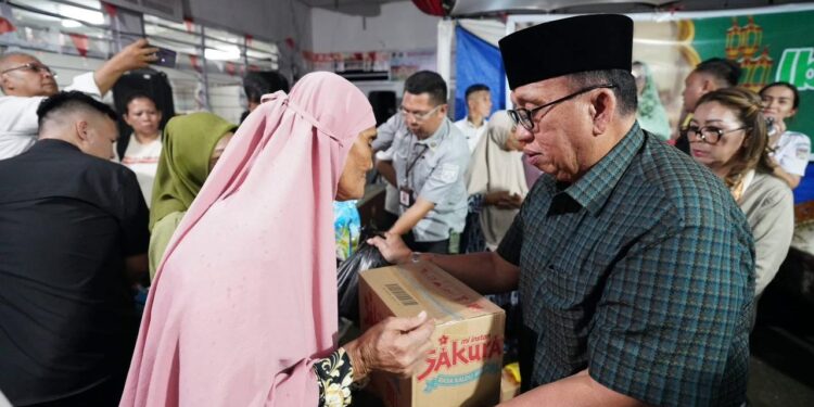 Safari Ramadhan di Kecamatan Pineleng, Bupati Robby Dondokambey Berikan Bantuan