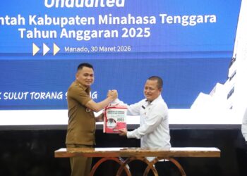 Komitmen Transparansi, Bupati Ronald Kandoli Serahkan LKPD 2025