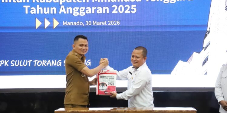 Komitmen Transparansi, Bupati Ronald Kandoli Serahkan LKPD 2025