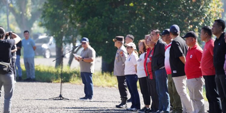 Ciptakan Lingkungan Kerja Bersih, Sehat dan Nyaman, Pemkab Minahasa Rutin Kerja Bakti Masal