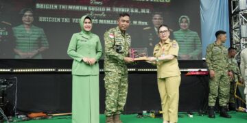 Wakil Bupati Minahasa Vanda Sarundajang Hadiri Acara Lepas Sambut Danrem 131 Santiago Sulut