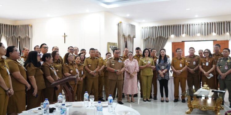 Rayakan Usia Ke-52 Tahun, Wabup Vanda Gelar Ibadah Syukur