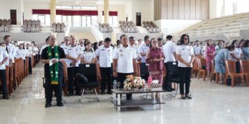 Ibadah Oikumene Pemkab Minahasa. Bupati Robby : Aparutur Pemerintah Terpanggil Bukan Hanya Untuk Bekerja Tapi Juga Melayani Dengan Hati