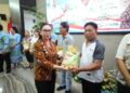 Pemkab Minahasa Terima Bantuan 450 Sak Beras. Wabup Vanda : Akan Diberikan  Kepada Masyarakat Yang Masuk Kriteria Dan Kurang Mampu 